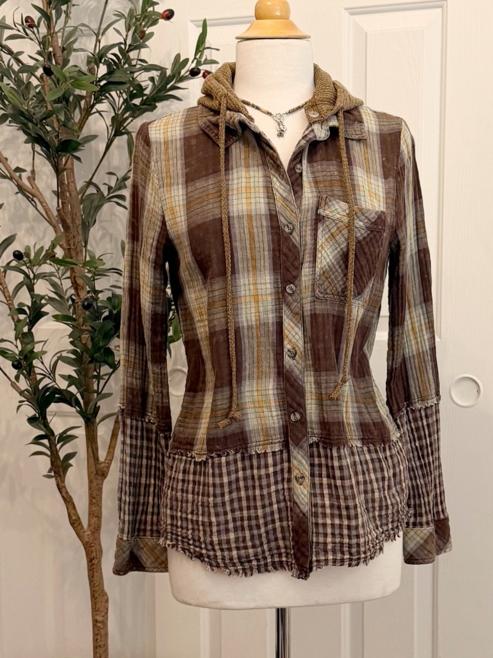 Hooded Button-Up Shirt Soft Plaid Raw Hemline - Picture 2 of 8